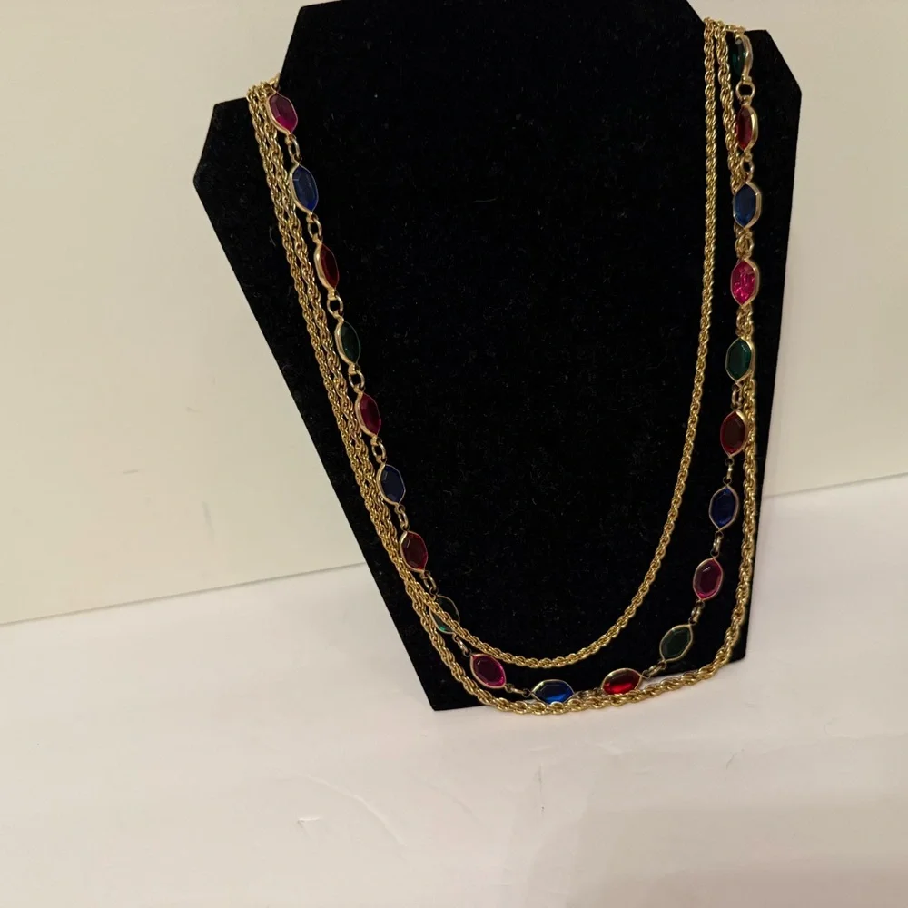 VINTAGE NECKLACE THREE STRAND GOLD TONE 2 ROPE CHAINS CENTER MULTI COLOR GLASS